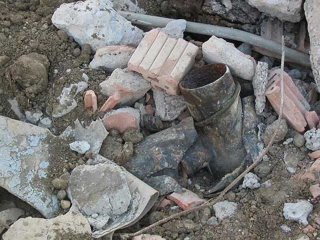 8.8.2004: Abwasserrohre, Kunststoffteile
