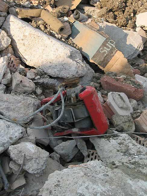 1.8.2004: Verf&uuml;llmaterial - verunreinigt - mit &Ouml;lheizungsbrenner