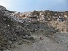 1.8.2004: Bauschutt mit Verunreinigungen in der Grube (Lage des &Ouml;lbrenners